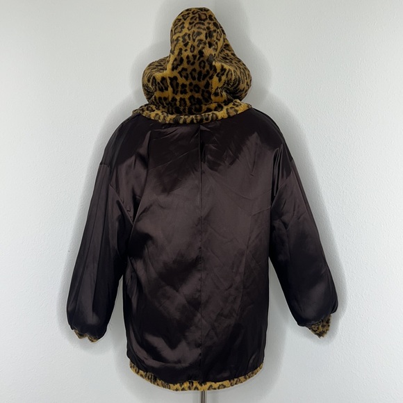 🔹 Jacobson’s Faux Fur Hooded Cheetah Jacket - Picture 3 of 7